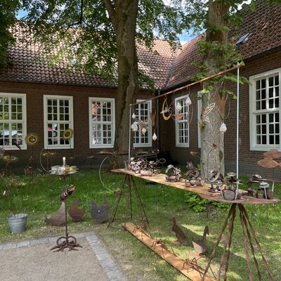 Bild vergr&ouml;&szlig;ern: Aussteller beim Fr&uuml;hlingsmarkt im Schlosspark