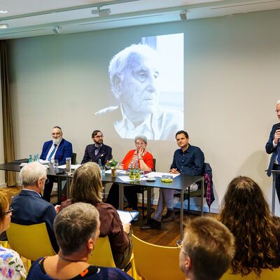 Bild vergr&ouml;&szlig;ern: Eine Momentaufnahme aus der Veranstaltung "Ein Abend zur Erinnerung an Albrecht Weinberg sel. A."
