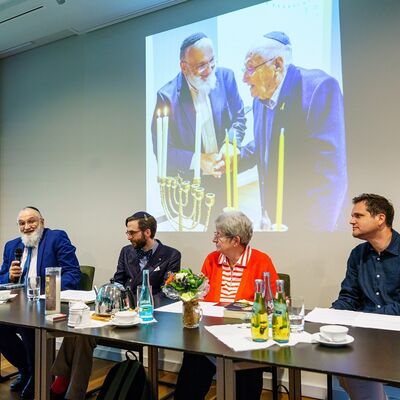 Bild vergr&ouml;&szlig;ern: Eine Momentaufnahme aus der Veranstaltung "Ein Abend zur Erinnerung an Albrecht Weinberg sel. A."