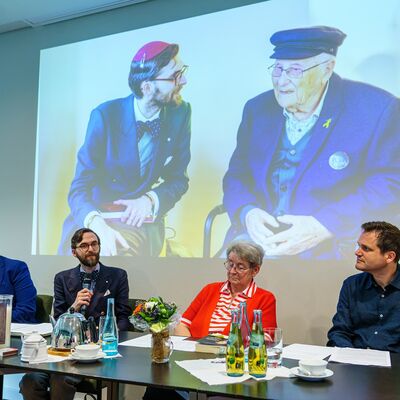 Bild vergr&ouml;&szlig;ern: Eine Momentaufnahme aus der Veranstaltung "Ein Abend zur Erinnerung an Albrecht Weinberg sel. A."