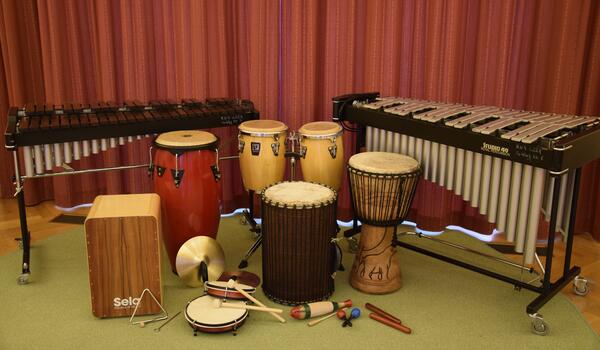 Bild vergrößern: Das Bild zeigt Instrumente der Percussion-Gruppe